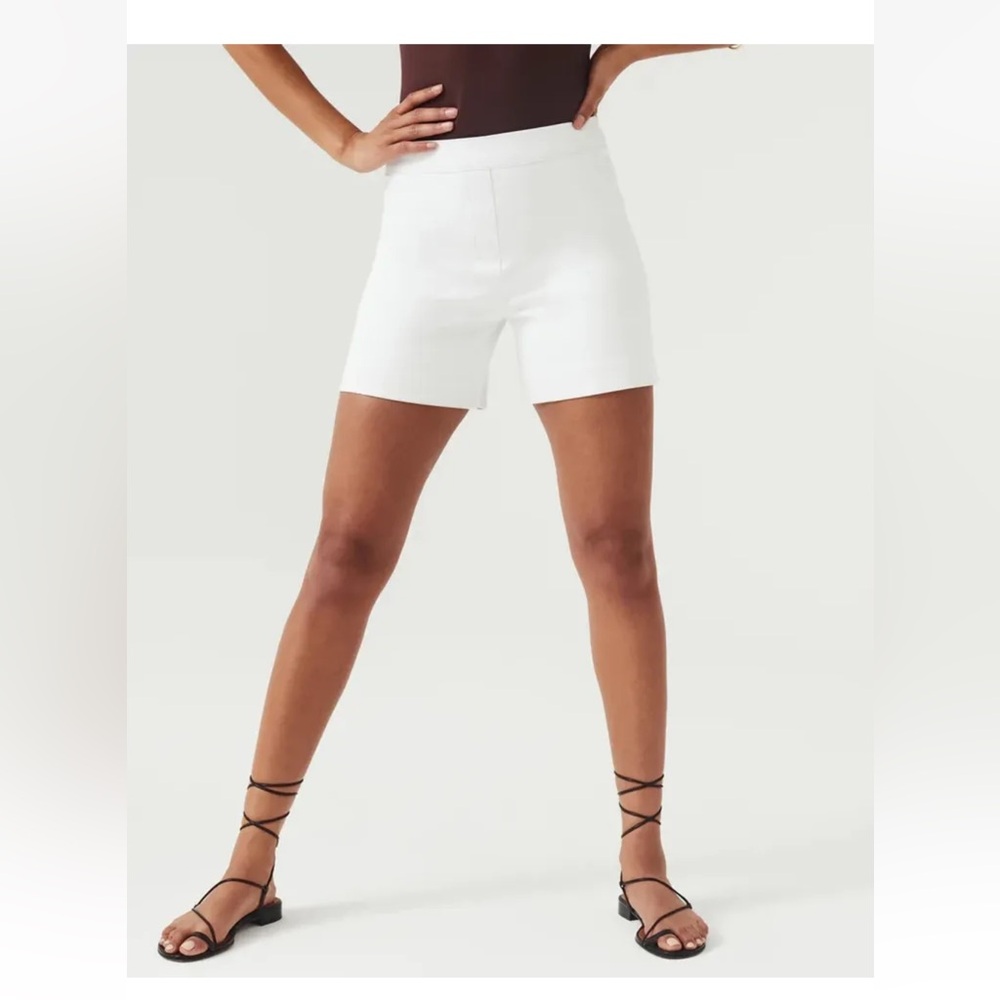 SPANX On The Go Polished 6” White Stretch High Rise Shorts Size Small NWT